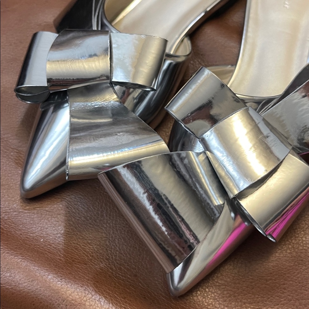 Delpozo patent leather pointed bow flat mules in silver size 37 - Picture 12 of 14
